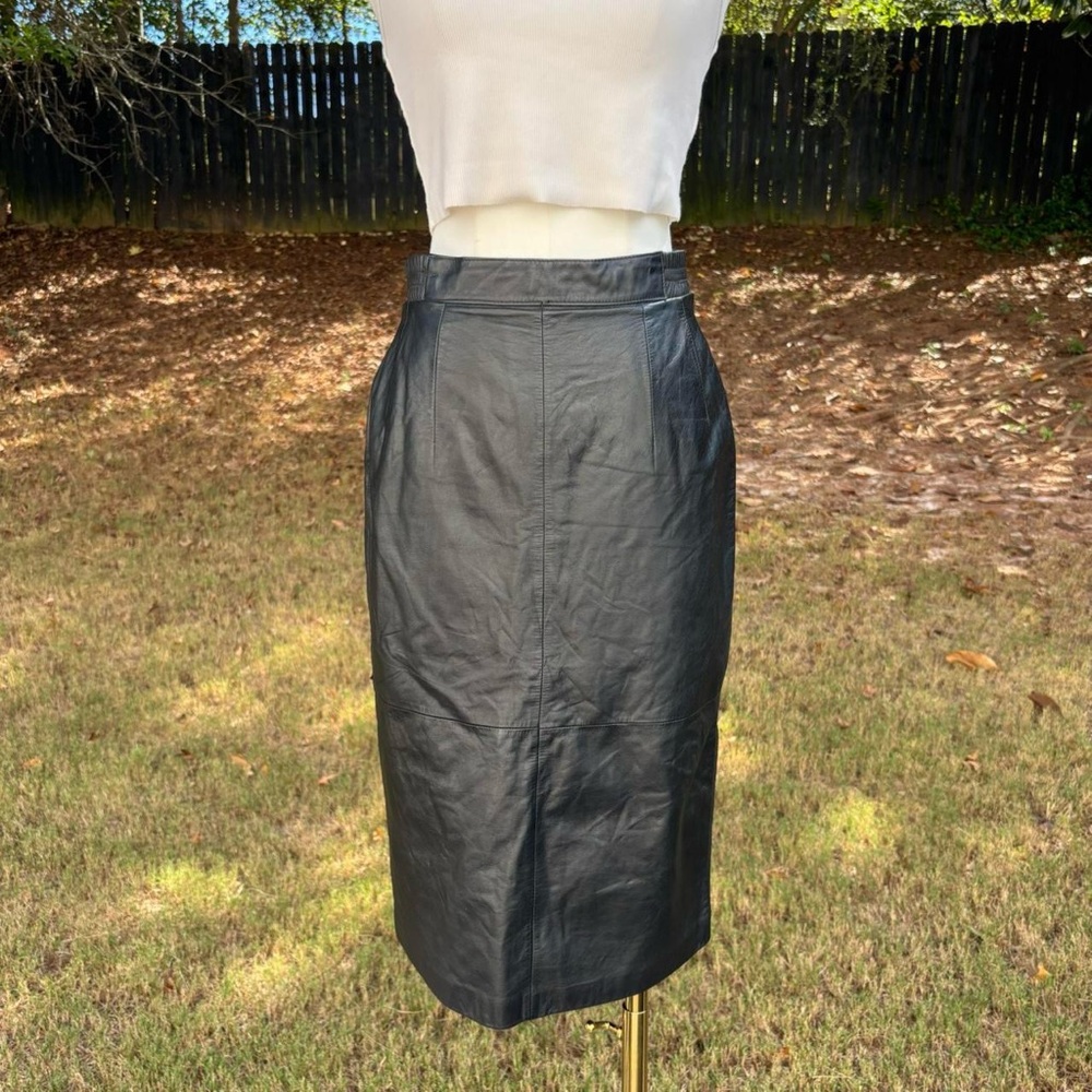 80s vintage Diversity genuine leather black midi skirt 🎰